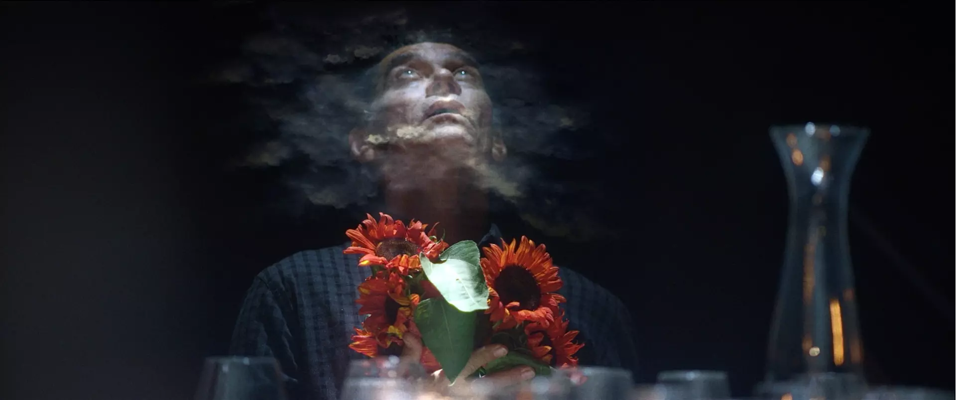 |Estreias| Filme de abertura da Mostra de Cinema de Tiradentes 2025, 'Girassol Vermelho' estreia em março nos cinemas